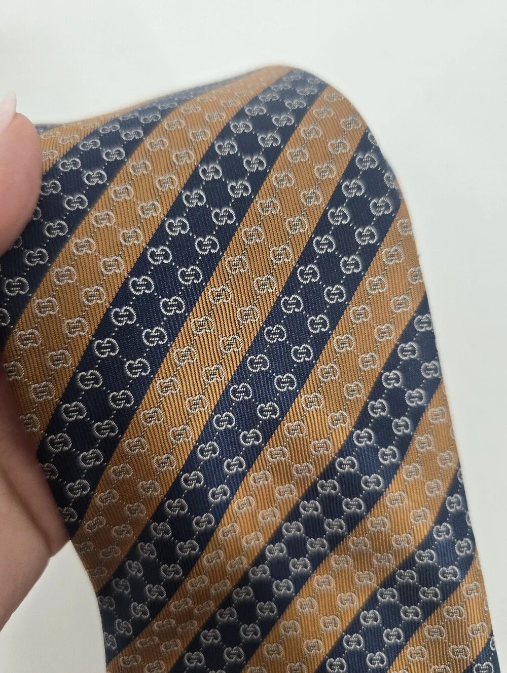 Gucci Men's Tan Blue Logo Horizontal Stripe Silk Tie